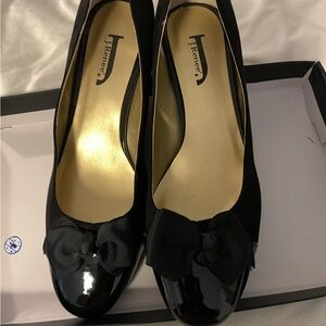 Low heel shoe. J Renee black low heel shoes size 11
